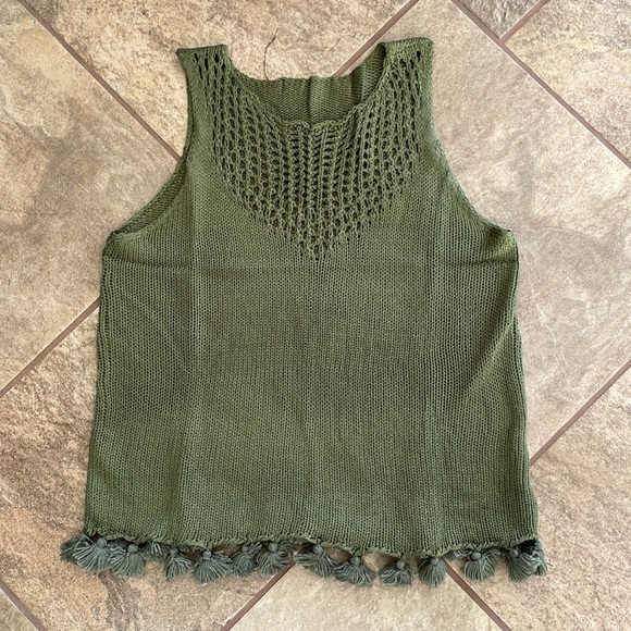 Tasseled Crochet Knit Tank - Picture 10 of 12